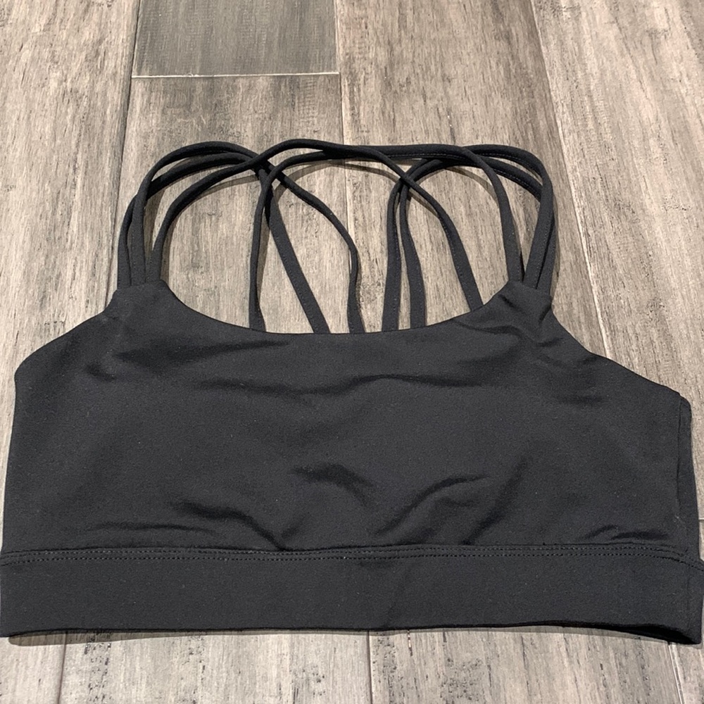 GapFit strapped padded sports bra.